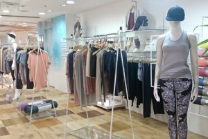 西武渋谷のウェルネスショップ：カワイイヨガウェアが買える